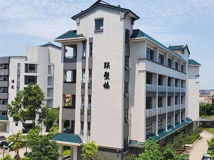 中國聯(lián)塑捐資助學(xué)，助力龍山中學(xué)煥發(fā)新輝